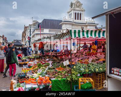 Saffron Walden Marktplatz im kleinen historischen Essex Stadt Saffron Walden Stockfoto