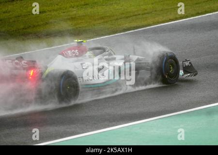 Suzuka, Japan. 7. Oktober 2022. Mercedes' britischer Fahrer Lewis Hamilton fährt beim zweiten Training des Formel 1 Japan Grand Prix, der am 7. Oktober 2022 auf dem Suzuka Circuit in Suzuka City, Japan, stattfand. Quelle: Zhang Xiaoyu/Xinhua/Alamy Live News Stockfoto