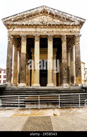 Römischer Tempel (Tempel des Augustus und Livia). Vienne war unter dem lateinischen Namen Wien ein wichtiges Zentrum des Römischen Reiches. Vienne ist eine Stadt im Südosten Stockfoto