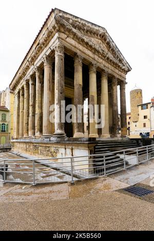 Römischer Tempel (Tempel des Augustus und Livia). Vienne war unter dem lateinischen Namen Wien ein wichtiges Zentrum des Römischen Reiches. Vienne ist eine Stadt im Südosten Stockfoto