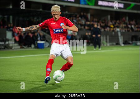 Silkeborg, Dänemark. 06. Oktober 2022. Oliver Sonne (5) von Silkeborg, WENN er während des UEFA Europa Conference League-Spiels zwischen Silkeborg IF und FCSB im JYSK Park in Silkeborg gesehen wurde. (Foto: Gonzales Photo/Alamy Live News Stockfoto