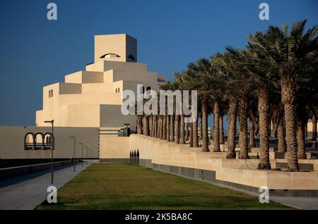 Museum für islamische Kunst, gilt als bedeutenstes Museum für islamische Kunst in Arabien, Wahrzeichen der Stadt Doha, Katar, Katar Stockfoto