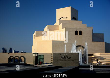 Museum für islamische Kunst, gilt als bedeutenstes Museum für islamische Kunst in Arabien, Wahrzeichen der Stadt Doha, Katar, Katar Stockfoto