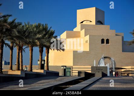 Museum für islamische Kunst, gilt als bedeutenstes Museum für islamische Kunst in Arabien, Wahrzeichen der Stadt Doha, Katar, Katar Stockfoto