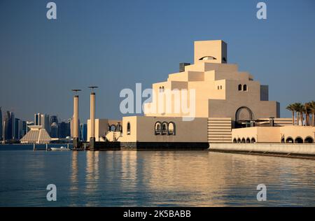 Museum für islamische Kunst, gilt als bedeutenstes Museum für islamische Kunst in Arabien, Wahrzeichen der Stadt Doha, Katar, Katar Stockfoto