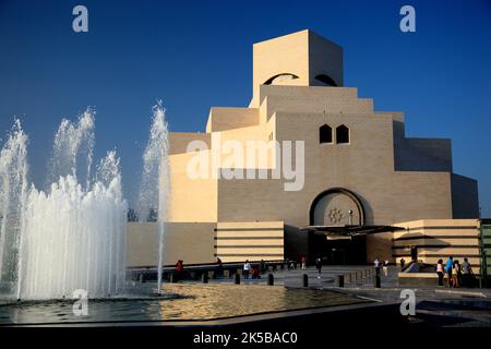 Museum für islamische Kunst, gilt als bedeutenstes Museum für islamische Kunst in Arabien, Wahrzeichen der Stadt Doha, Katar, Katar Stockfoto