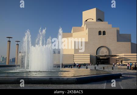 Museum für islamische Kunst, gilt als bedeutenstes Museum für islamische Kunst in Arabien, Wahrzeichen der Stadt Doha, Katar, Katar Stockfoto