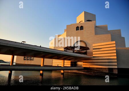 Museum für islamische Kunst, gilt als bedeutenstes Museum für islamische Kunst in Arabien, Wahrzeichen der Stadt Doha, Katar, Katar Stockfoto