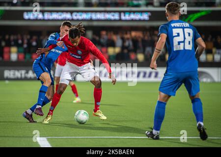 Silkeborg, Dänemark. 06. Oktober 2022. Robin Oestroem (3) von Silkeborg, WENN er während des UEFA Europa Conference League-Spiels zwischen Silkeborg IF und FCSB im JYSK Park in Silkeborg gesehen wurde. (Foto: Gonzales Photo/Alamy Live News Stockfoto