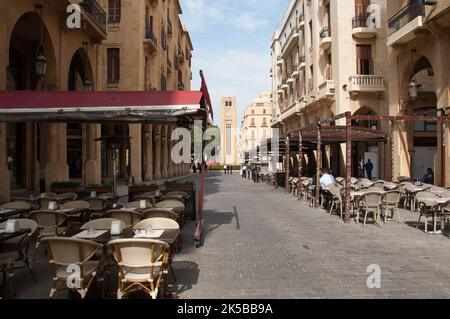 Open Air Restaurants und Uhrturm, Place d'Etoile, Beirut, Libanon, Naher Osten Stockfoto