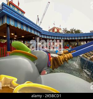 Orlando, FL USA - 21. Dezember 2019: Dumbo, der fliegende Elefantenritt im Magic Kingdom in Disney World Orlando, Florida. Stockfoto