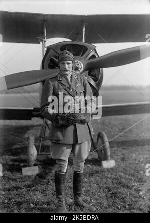 Alliierte Flugzeuge - Demonstration auf dem Polo-Gelände; Col. Charles E. Lee, britischer Flieger, mit Avro-Trainingsflugzeug, entworfen von A.V. Roe of England, 1917. Stockfoto