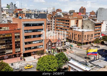 Bogota Kolumbien, Chapinero Norte, Nachbarschaft Panoramablick auf die Skyline der Stadt Hochhäuser Wohnhäuser Dächer Stadtantenne Overhead, stre Stockfoto