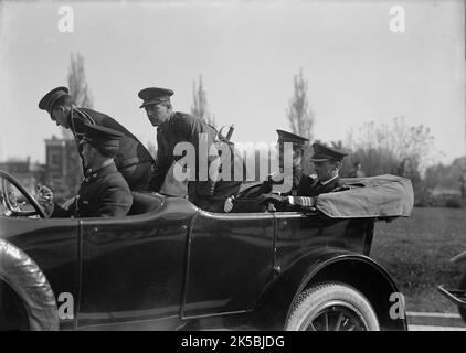 Balfour, Arthur James, M.P, O.M, Leiter der britischen Kommission für die USA Ankunft am Union Station: Balfour, Lansing, Bill Nye, Col. Harts, 1917. Stockfoto