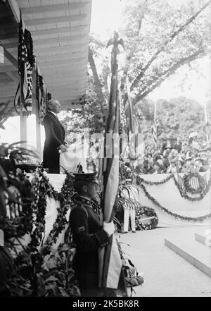 Statue des Commodore John Barry enthüllt, Washington DC, 16. Mai 1914. Präsident Wilson bei der Enthüllung der Skulptur von Commodore John Barry, US Navy. Stockfoto