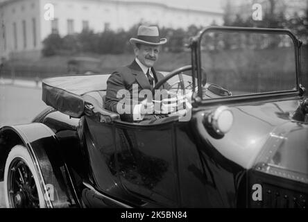 Graf J.H. Von Bernstorff, Botschafter aus Deutschland, Washington DC, 1917. Erster Weltkrieg: Johann Heinrich von Bernstorff war von 1908 bis 1917 deutscher Botschafter in den Vereinigten Staaten. Er verließ die USA am 3. Februar 1917, nachdem Präsident Woodrow Wilson die diplomatischen Beziehungen zu Deutschland abgebrochen hatte. Stockfoto