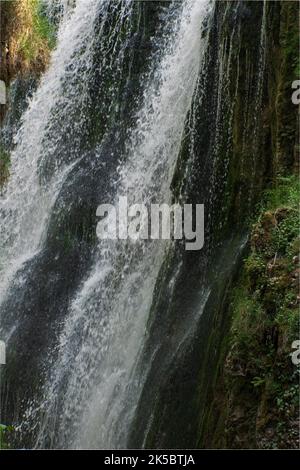 Les Cascades du Hérisson dans le Jura français. Stockfoto