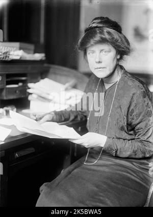 Miss Lucy Burns of C.U.W.S., 1913. Amerikanische Frauenrechtlerin und Frauenrechtlerin. Lucy Burns leitete die Congressional Union for Woman Suffrage (CUWS), war in der National American Women Suffrage Association aktiv und half bei der Bildung der National Woman's Party. Stockfoto