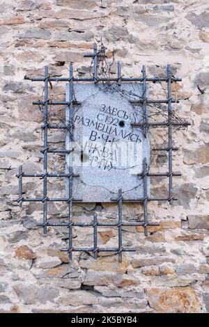 Gedenktafel an der Wand. Denkmal für die Opfer politischer Repressionen, Ulan-Ude, Russland Stockfoto