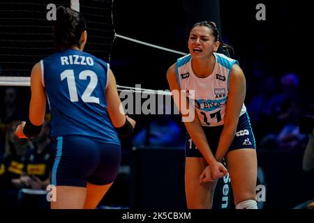 Rotterdam, Niederlande. 07. Oktober 2022. Candelaria Lucia Herrera aus Argentinien feiert einen Punkt während des Pool E Phase 2 Spiels zwischen Italien und Argentinien am 14. Tag der FIVB Volleyball Womens World Championship 2022 im Rotterdam Ahoy am 7. Oktober 2022 in Rotterdam, Niederlande (Foto von Rene Nijhuis/Orange Pictions) Kredit: Orange Pics BV/Alamy Live News Stockfoto