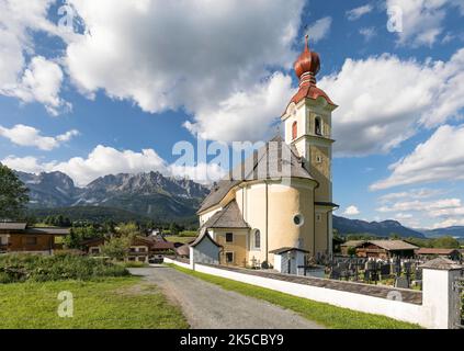 Katholische Pfarrkirche zum heiligen Kreuz in Going am Wilden Kaiser, hinter dem Kaisergebirge, Landkreis Kitzbühel, Tirol, Österreich Stockfoto