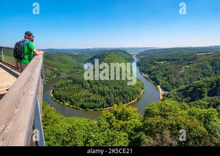 Blick von der Saarschleife auf dem Cloef in Mettlach-Orscholz auf die Saarschleife, Naturpark Saar-Hunsrück, Saarland, Deutschland Stockfoto