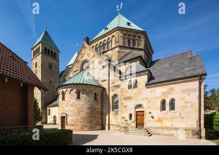 Deutschland, Rosendahl, Baumberge, Westmünsterland, Münsterland, Westfalen, Nordrhein-Westfalen, Rosendahl-Osterwick, katholische Pfarrkirche St. Fabian und St. Sebastian, Baumberger Sandstein, Neoromanisch Stockfoto