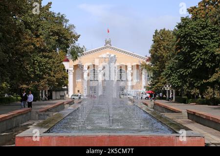 Kirgisische Nationaluniversität, Chui Avenue, Bishkek, Bishkek City Region, Kirgisistan, Zentralasien Stockfoto