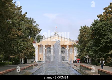 Kirgisische Nationaluniversität, Chui Avenue, Bishkek, Bishkek City Region, Kirgisistan, Zentralasien Stockfoto