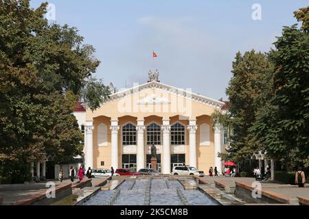 Kirgisische Nationaluniversität, Chui Avenue, Bishkek, Bishkek City Region, Kirgisistan, Zentralasien Stockfoto