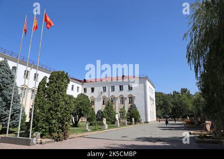 Kirgisische Nationaluniversität, Chui Avenue, Bishkek, Bishkek City Region, Kirgisistan, Zentralasien Stockfoto