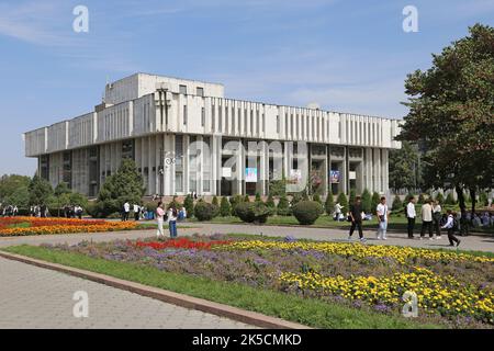 State Philharmonic Concert Hall, Chui Avenue, Bishkek, Bishkek City Region, Kirgisistan, Zentralasien Stockfoto