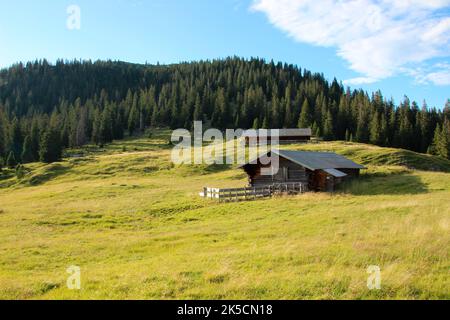 Wanderung zur Krüner Alm, (1621 m), im Estergebirge, Sonnenuntergang, Europa, Deutschland, Bayern, Oberbayern, Werdenfelser Land, Alpenwelt Karwendel, Isartal, Krün Stockfoto