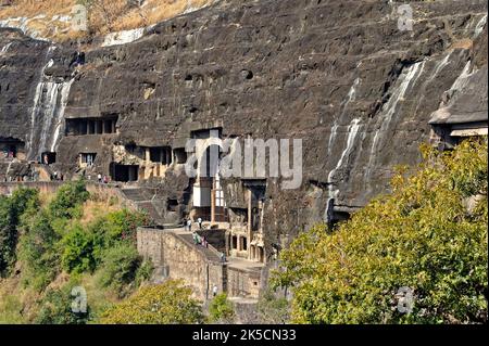 Blick auf die Höhlen von Ajanta, die zum UNESCO-Weltkulturerbe gehören, in der Nähe des Staates Aurangabad, Maharashtra Indien Stockfoto