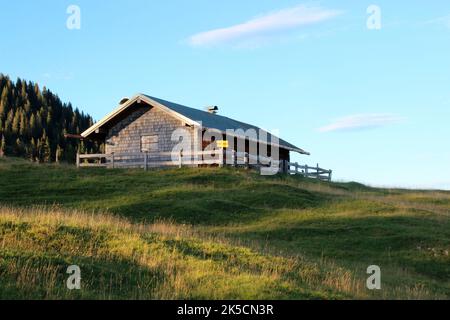 Wanderung zur Krüner Alm, (1621 m), im Estergebirge, Sonnenuntergang, Europa, Deutschland, Bayern, Oberbayern, Werdenfelser Land, Alpenwelt Karwendel, Isartal, Krün Stockfoto