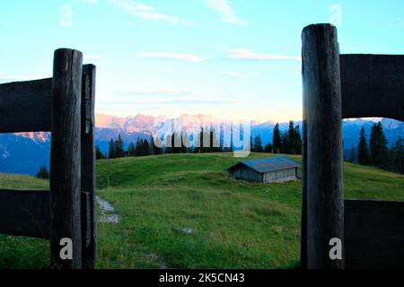 Wanderung zur Krüner Alm (1621 m), Sonnenuntergang, Karwendel, Karwendelgebirge, Europa, Deutschland, Bayern, Oberbayern, Werdenfelser Land, Alpenwelt Karwendel, Isartal, Krün Stockfoto