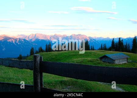 Wanderung zur Krüner Alm (1621 m), Sonnenuntergang, Karwendel, Karwendelgebirge, Europa, Deutschland, Bayern, Oberbayern, Werdenfelser Land, Alpenwelt Karwendel, Isartal, Krün Stockfoto