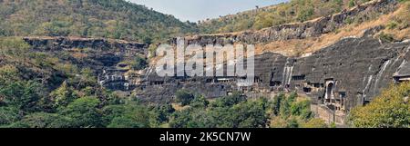 Blick auf die Höhlen von Ajanta, die zum UNESCO-Weltkulturerbe gehören, in der Nähe des Staates Aurangabad, Maharashtra Indien Stockfoto