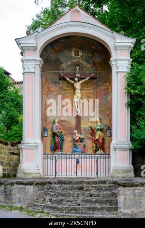 Deutschland, Bayern, Dinkelsbühl, Kreuzkapelle, Nische mit Kreuzgruppe von Jakob Strobel und Fresken von Johann Michael Merz, von 1729. Stockfoto