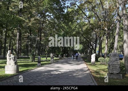 Open Air Skulpturenmuseum, Frunze Street, Bishkek, Bishkek City Region, Kirgisistan, Zentralasien Stockfoto