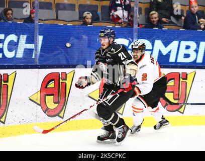 Linköping HC gegen Karlskrona HK , Schwedische Eishockeyliga, in der Saab Arena, Linköping, Schweden. Im Bild: Nr. 21 Anton Blomberg, Linköping HC. Stockfoto