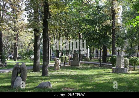 Open Air Skulpturenmuseum, Frunze Street, Bishkek, Bishkek City Region, Kirgisistan, Zentralasien Stockfoto