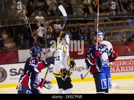 Linköping HC gegen Brynäs IF, Schwedische Eishockeyliga, in der Saab Arena, Linköping, Schweden. Im Bild: Anton Blomberg, Linköping HC, erzielte in der SHL sein erstes Tor. Stockfoto