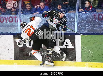 Linköping HC gegen Karlskrona HK , Schwedische Eishockeyliga, in der Saab Arena, Linköping, Schweden. Im Bild: Nr. 12 Sebastian Karlsson, Linköping HC. Stockfoto