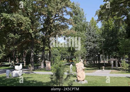 Open Air Skulpturenmuseum, Frunze Street, Bishkek, Bishkek City Region, Kirgisistan, Zentralasien Stockfoto