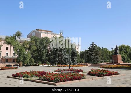 Toktogul Square, neben der Staatsoper und dem Balletttheater, Abdrahmanov Street, Bishkek, Bishkek City Region, Kirgisistan, Zentralasien Stockfoto