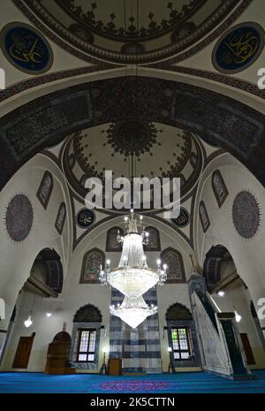 Die Gedik Ahmet Pasha Moschee befindet sich in Afyonkarahisar, Türkei. Es handelt sich um eine historische Moschee, die während der osmanischen Zeit erbaut wurde. Stockfoto