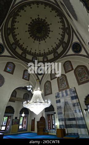 Die Gedik Ahmet Pasha Moschee befindet sich in Afyonkarahisar, Türkei. Es handelt sich um eine historische Moschee, die während der osmanischen Zeit erbaut wurde. Stockfoto