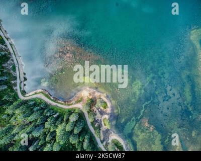 Italien, Venetien, Provinz Belluno, Auronzo di Cadore, Misurina. Alpines Becken mit wenig Wasser, Senken des Niveaus der Seen Stockfoto