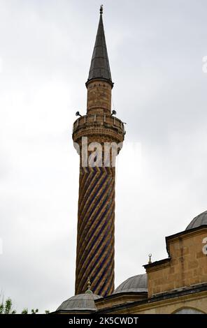 Die Gedik Ahmet Pasha Moschee befindet sich in Afyonkarahisar, Türkei. Es handelt sich um eine historische Moschee, die während der osmanischen Zeit erbaut wurde. Stockfoto